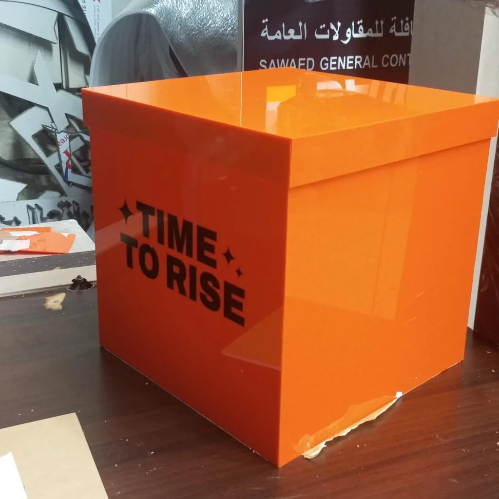 ٦. صندوق مع غطاء علوي وطباعة